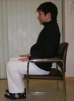 両ももを持ち上げる